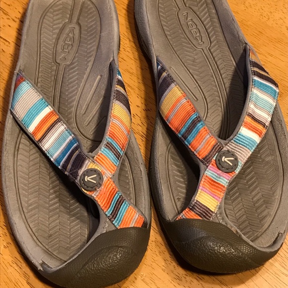 Keen Shoes - EUC!! KEEN SANDALS WITHA TOE PROTECTOR. Sz 9